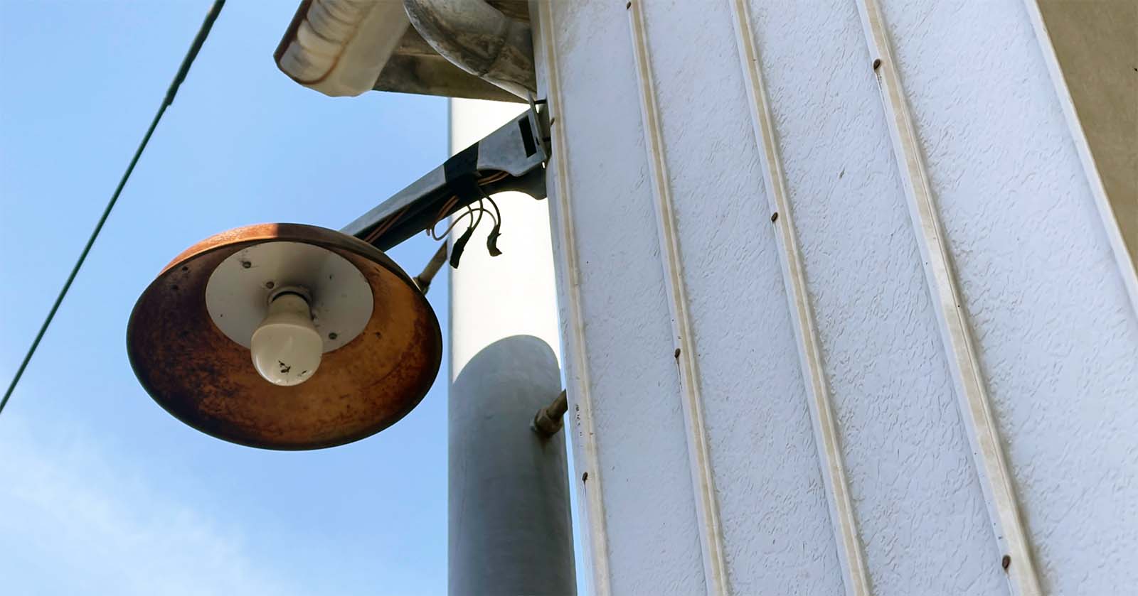 ゾンビランドサガリベンジのエンディングに登場する大川内山の街灯