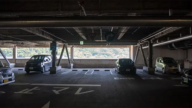 イオン唐津の2階内駐車場
