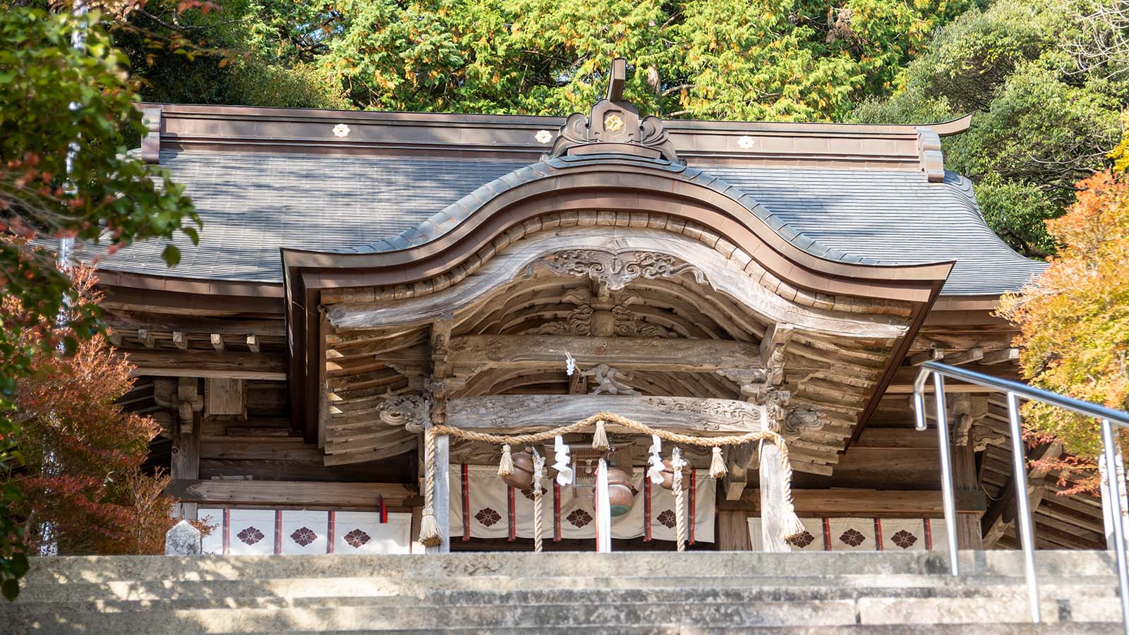 仁比山神社の本殿アップ