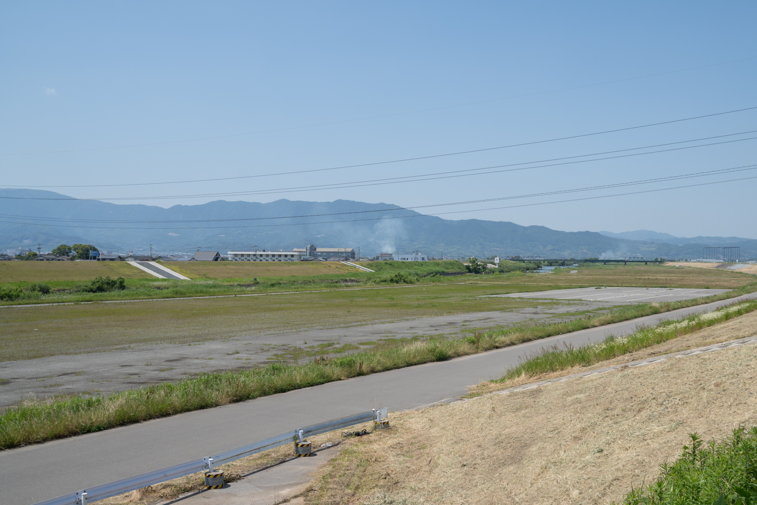 嘉瀬川河川敷