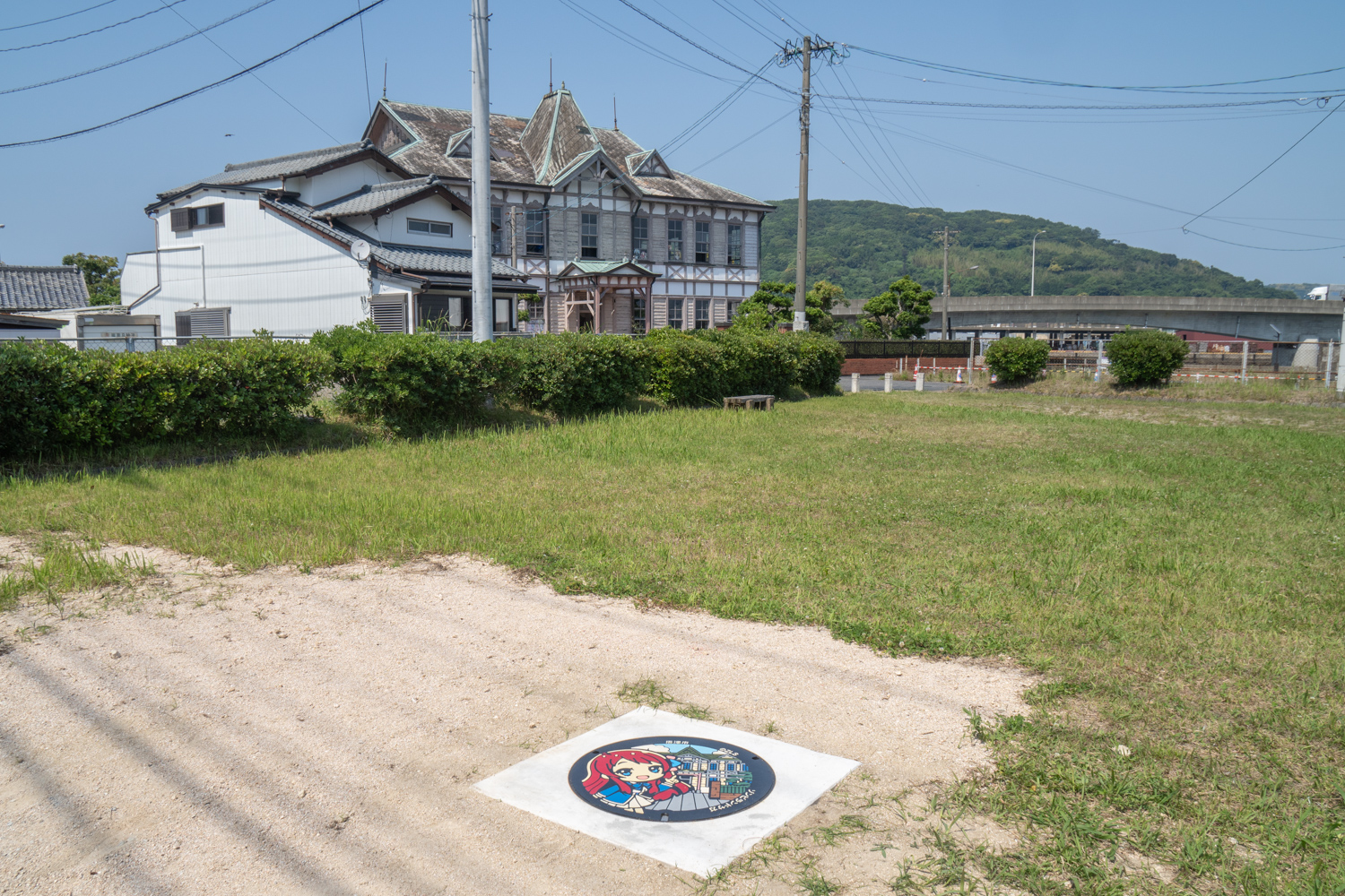 唐津市歴史民俗資料館とマンホール