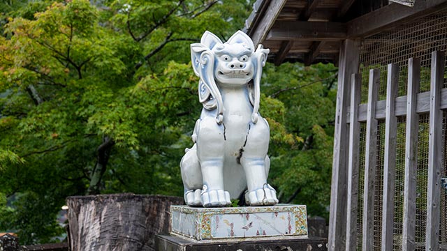 陶山神社の有田焼の狛犬
