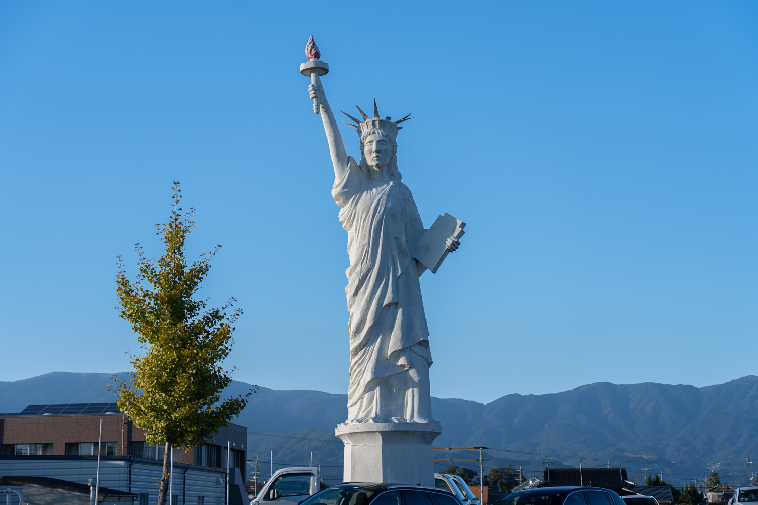 小城の自由の女神像