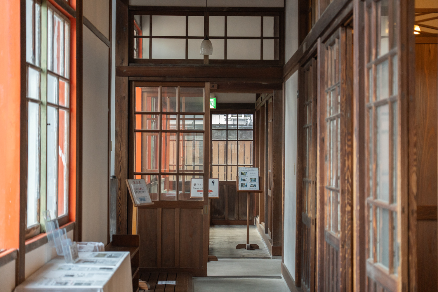 1階 男性側廊下