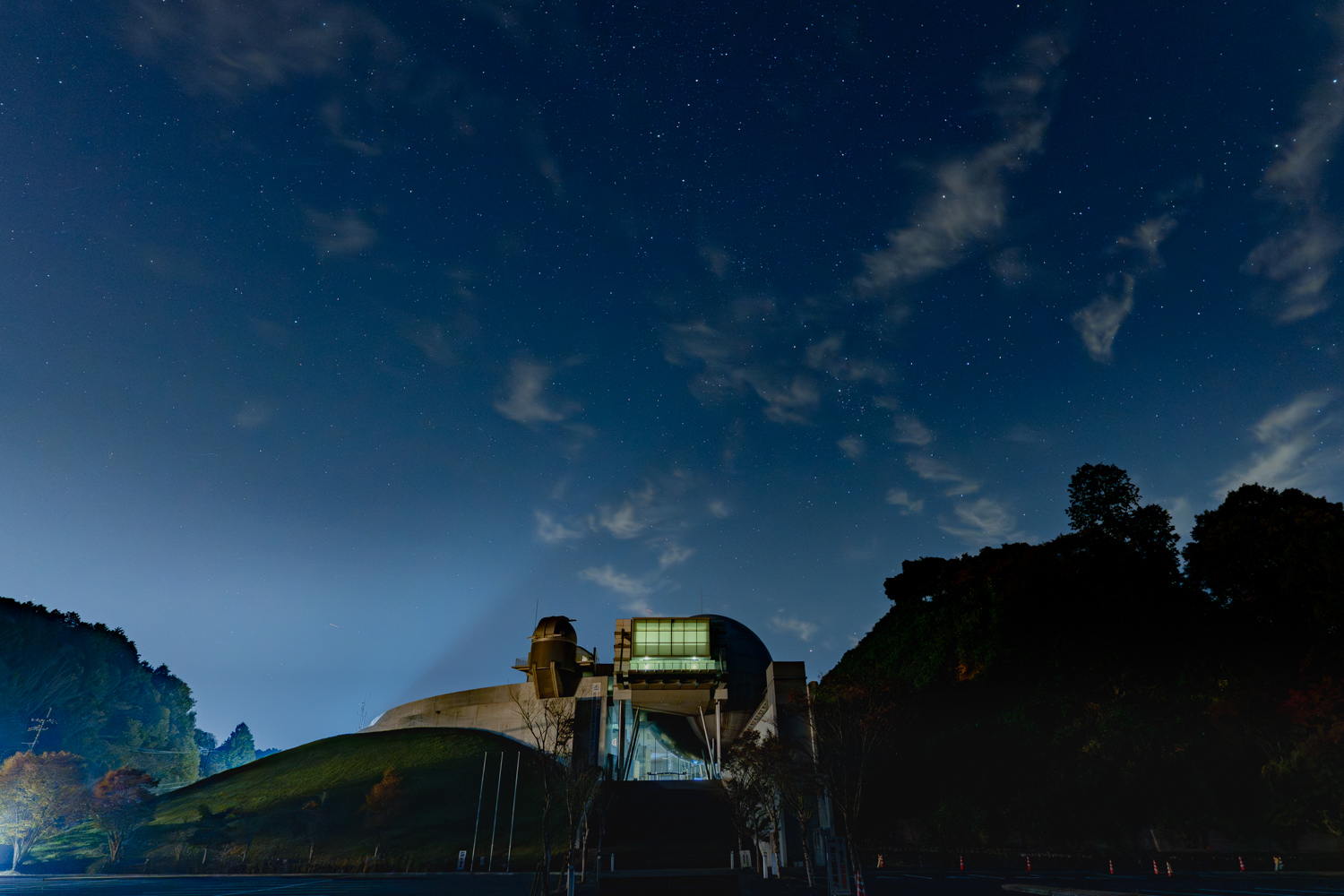 夜の佐賀県立 宇宙科学館 ゆめぎんが